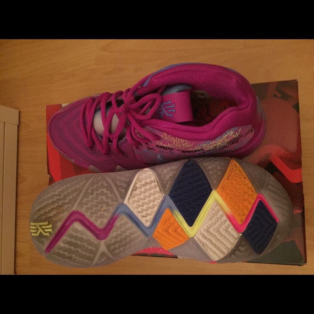 Kryrie 4 shoes 5.5 youth